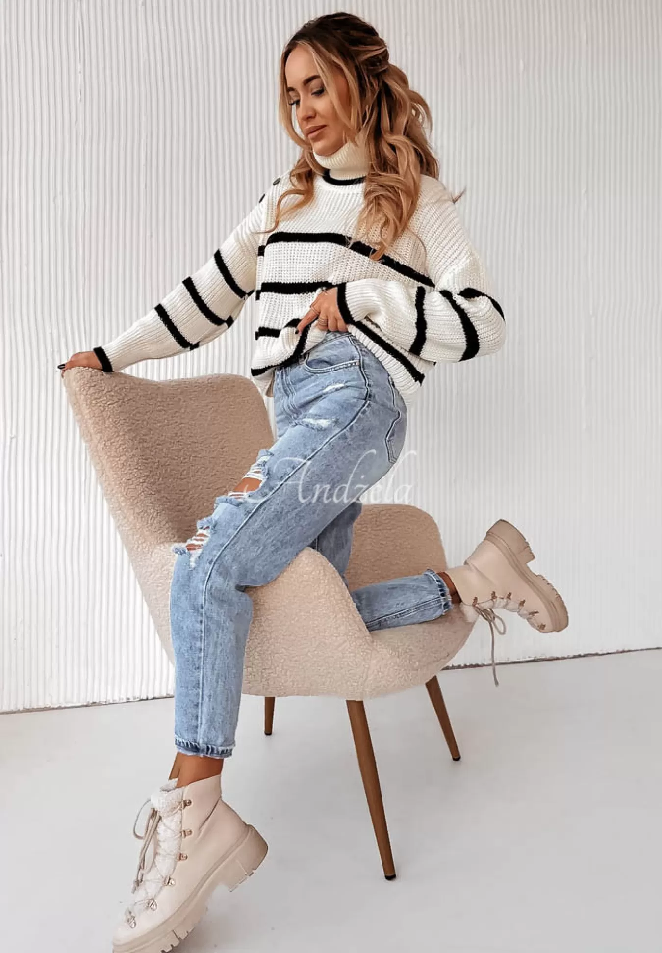 Sale Krotki Sweter Oversize W Paski Z Golfem Ignacio Ecru Kobieta Swetry