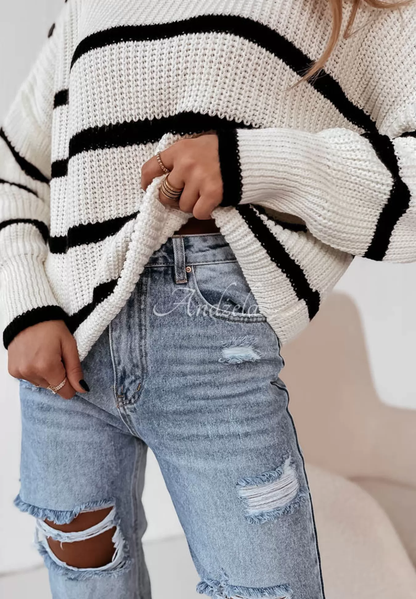 Sale Krotki Sweter Oversize W Paski Z Golfem Ignacio Ecru Kobieta Swetry