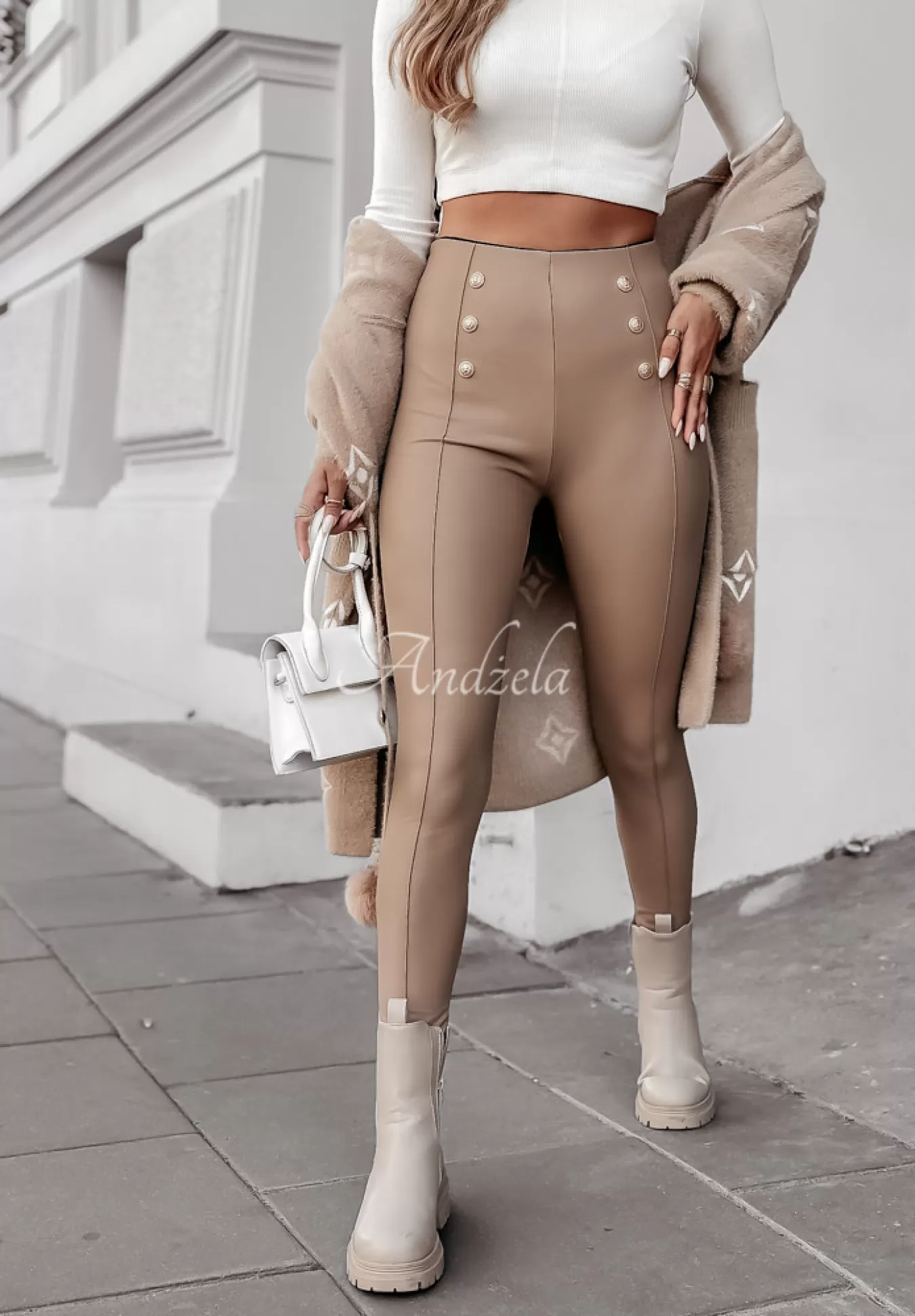 Cheap Legginsy Z Imitacji Skory Z Guzikami Graceful Glam Bezowe Kobieta Legginsy