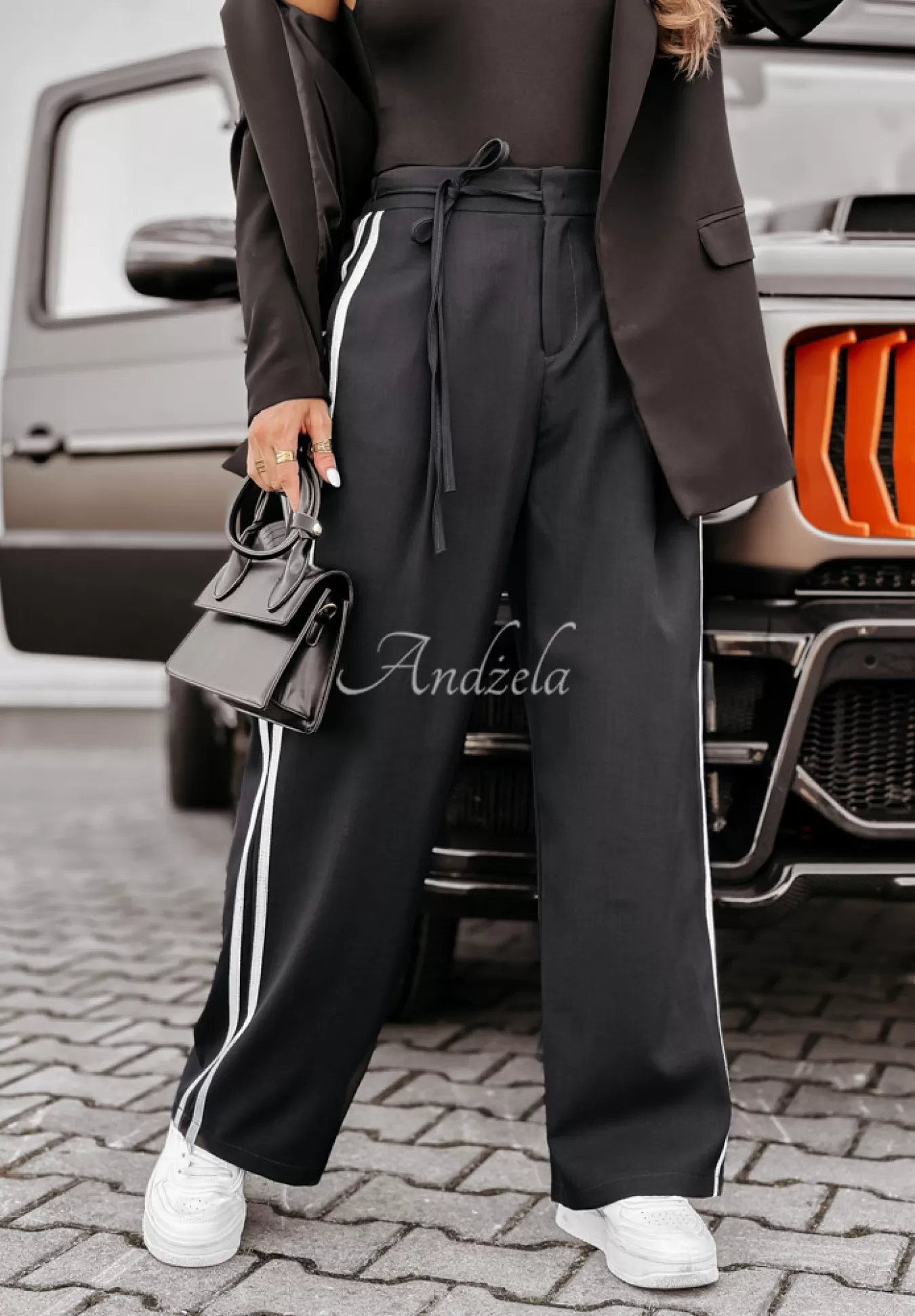 New Materialowe Spodnie Wide Leg Z Lampasami Young And Brave Grafitowe Kobieta Spodnie