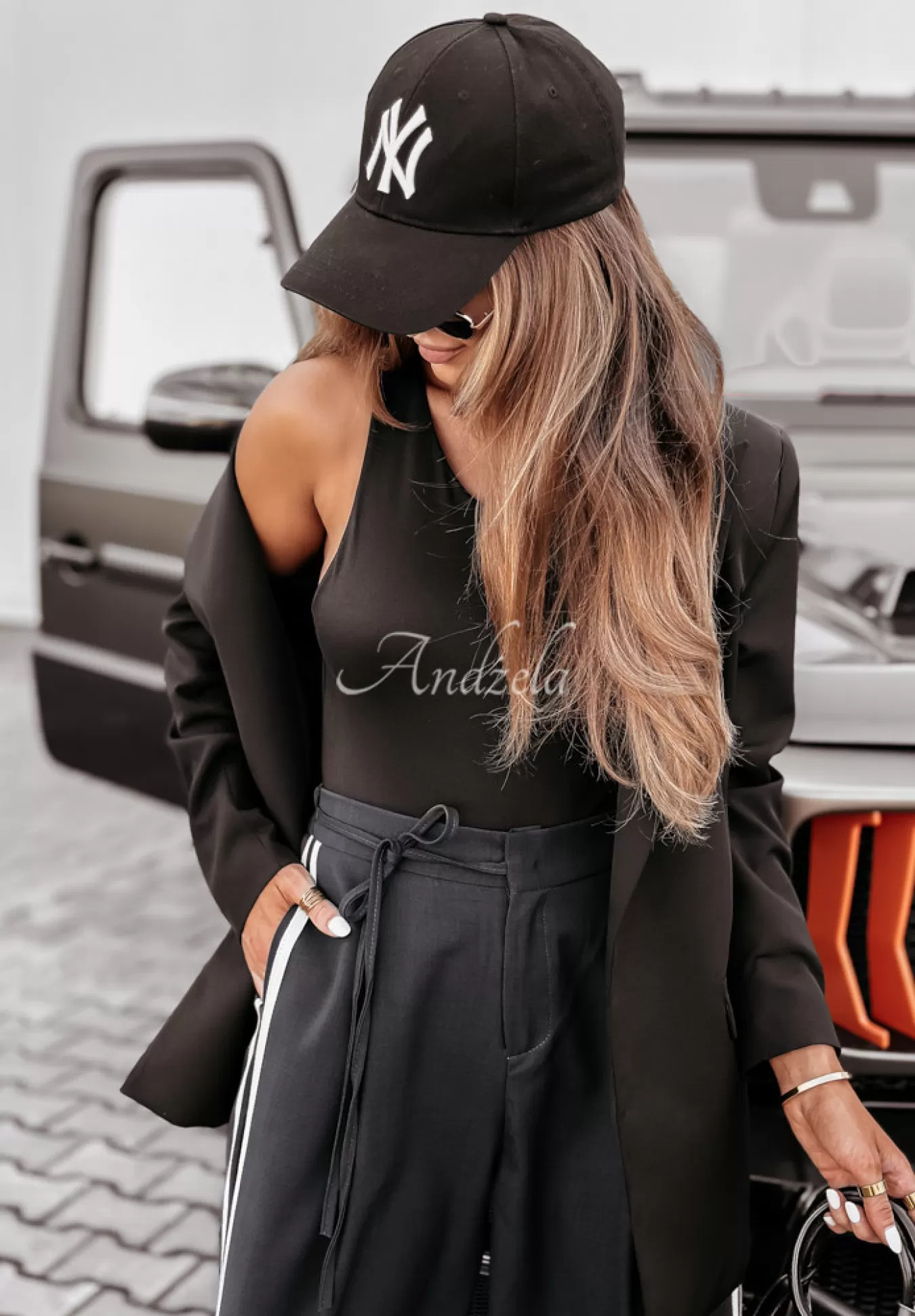 New Materialowe Spodnie Wide Leg Z Lampasami Young And Brave Grafitowe Kobieta Spodnie