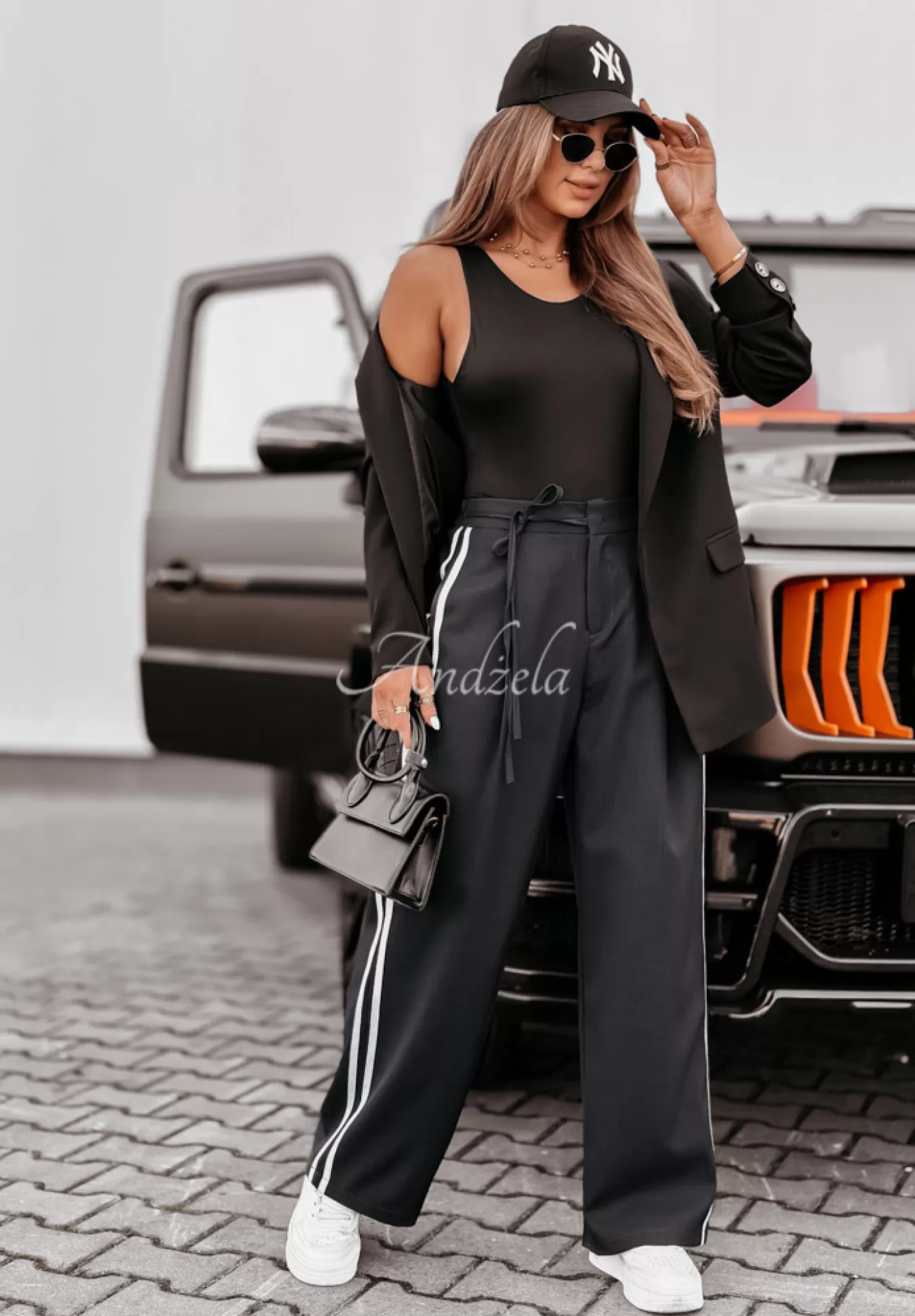 New Materialowe Spodnie Wide Leg Z Lampasami Young And Brave Grafitowe Kobieta Spodnie