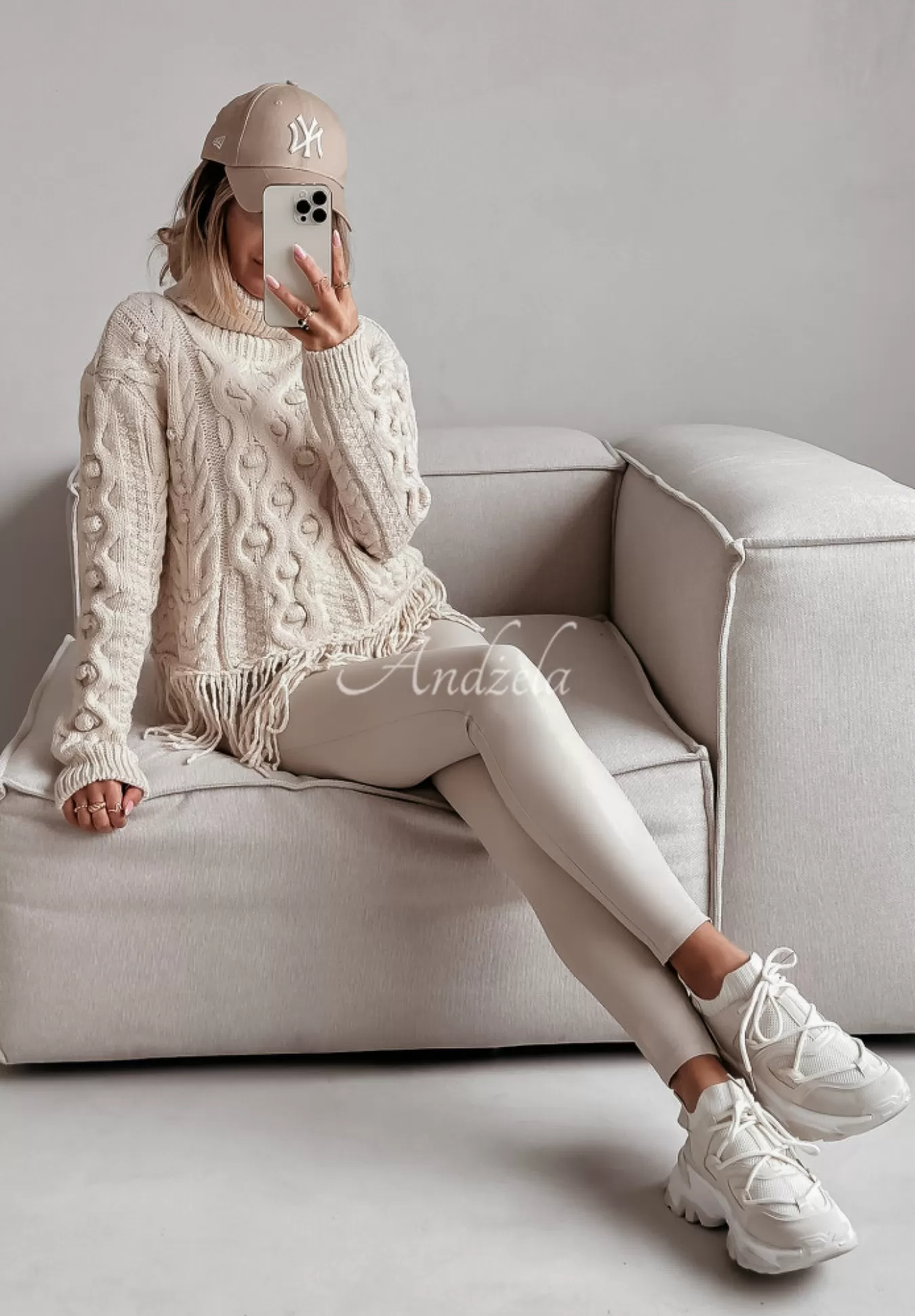 Store Ozdobnie Pleciony Sweter Z Golfem I Fredzlami Stay Cozy Bezowy Kobieta Swetry