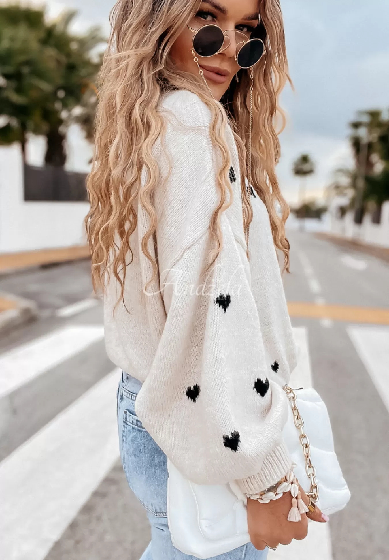 Cheap Sweter Oversize W Serduszka Show Me Love Bezowo-Czarny Kobieta Swetry