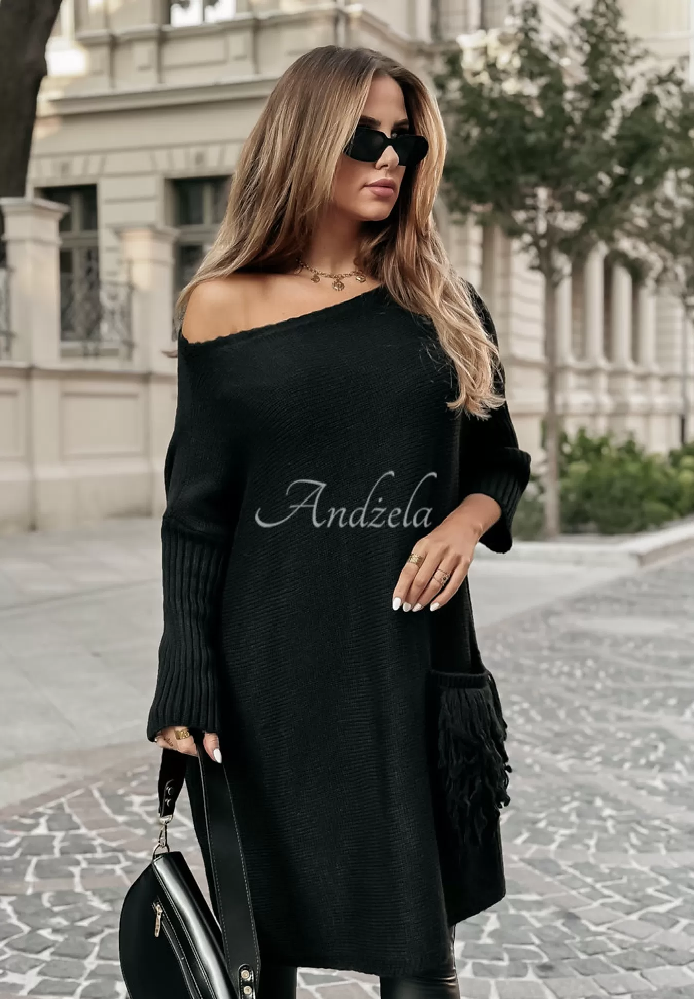 Fashion Sweter Sukienka Oversize Z Fredzlami Hot Tea Czarny Kobieta Swetry