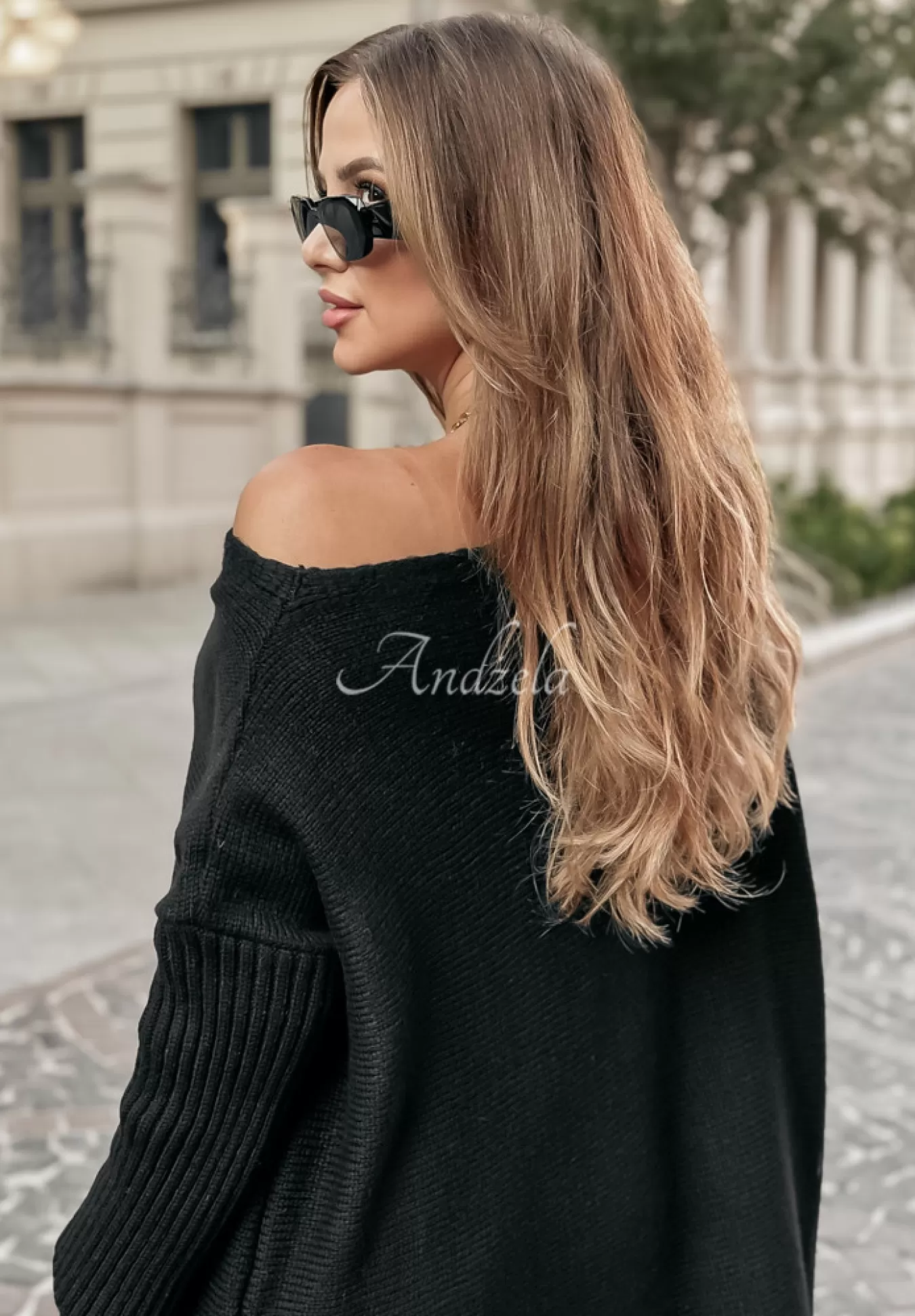 Fashion Sweter Sukienka Oversize Z Fredzlami Hot Tea Czarny Kobieta Swetry