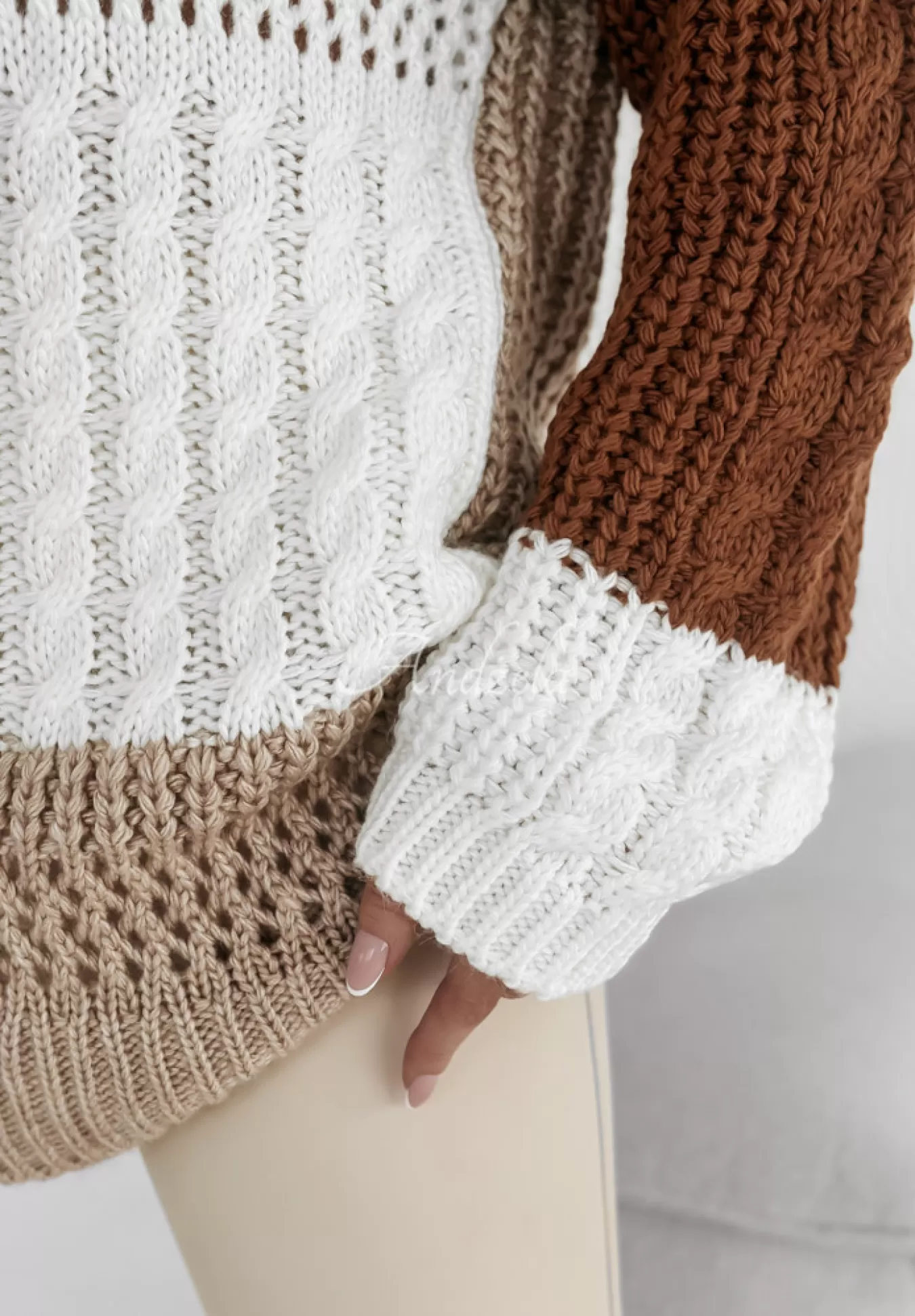 Flash Sale Sweter Z Ozdobnym Splotem Color Me Mine Czekoladowo-Bezowy Kobieta Swetry
