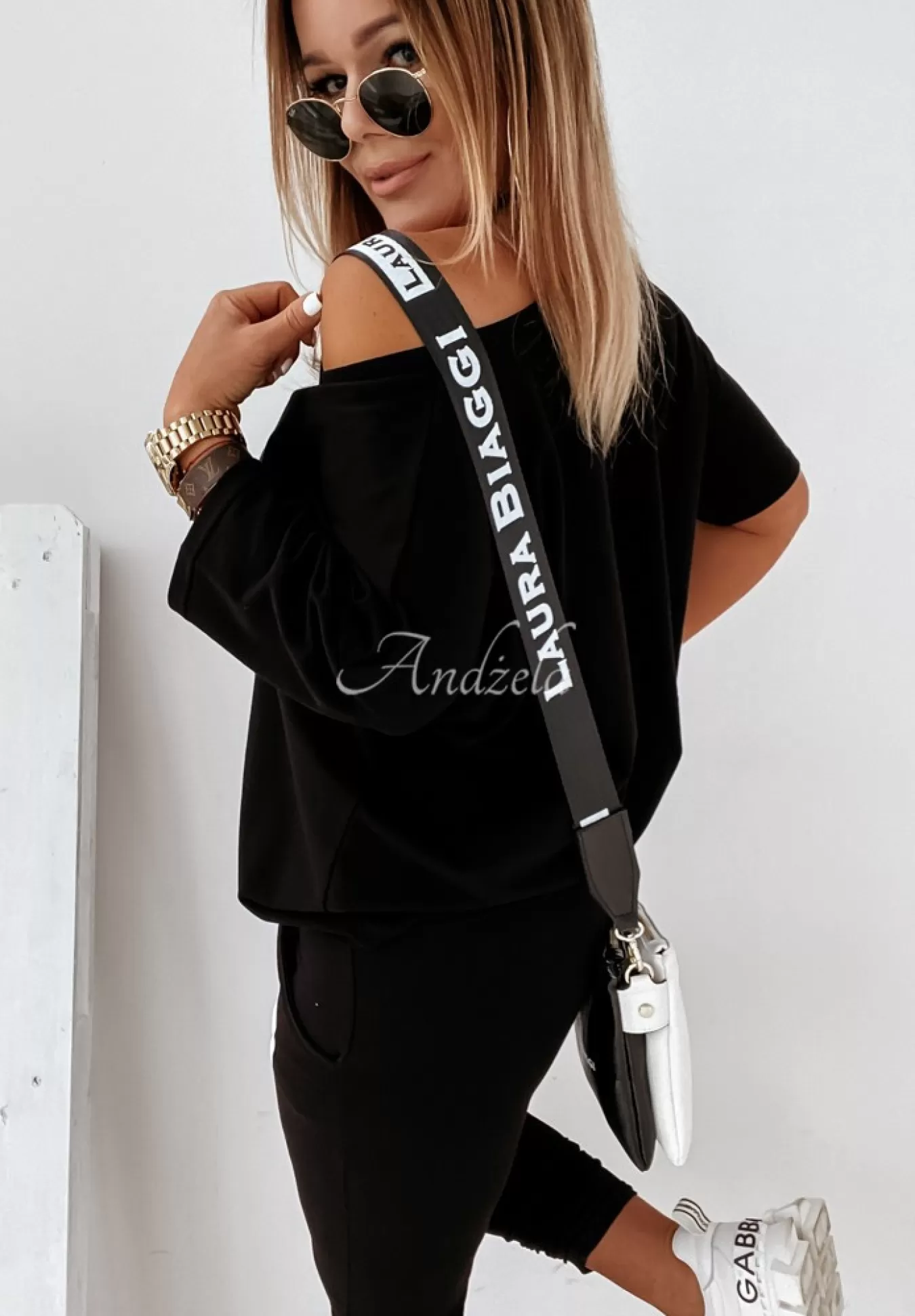 Online T-Shirt Oversize Z Dekoltem W Serek Cascade Czarny Kobieta Bluzki