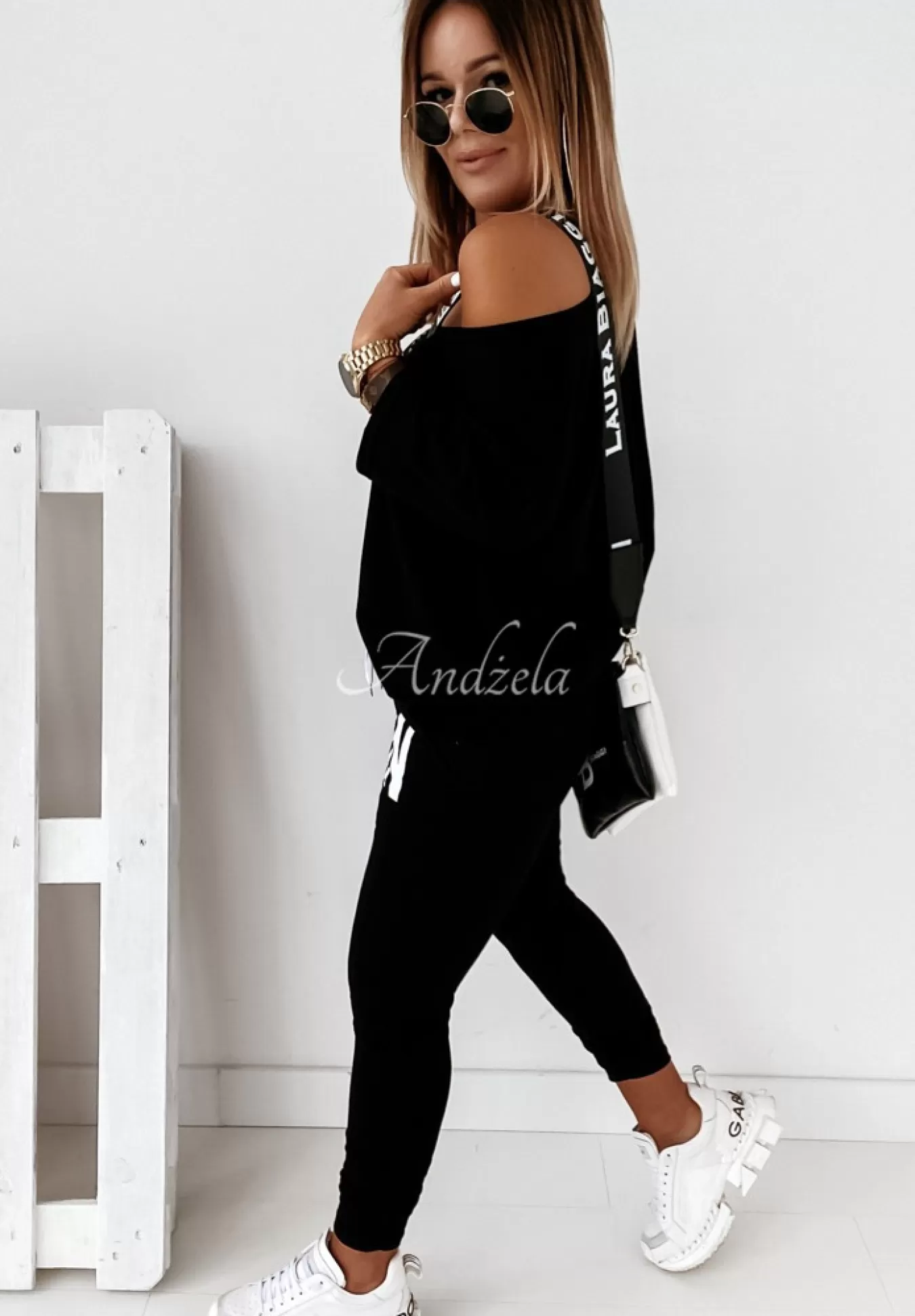 Online T-Shirt Oversize Z Dekoltem W Serek Cascade Czarny Kobieta Bluzki
